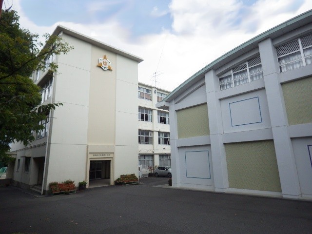 中学校　静岡市立東豊田中学校（中学校）まで747m