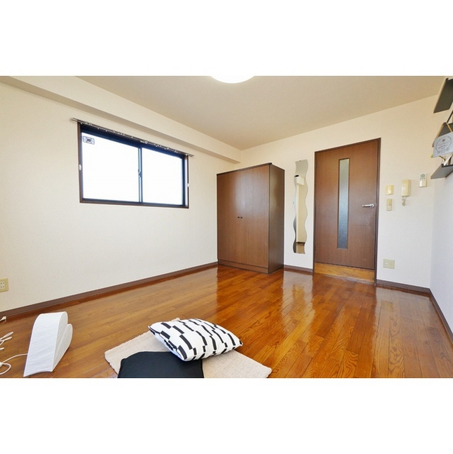 居室・リビング　洋室　８帖