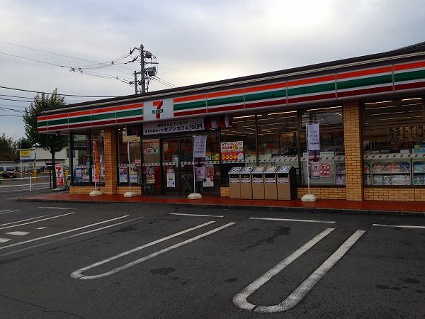 コンビニ　セブン-イレブン新小平駅前店（コンビニ）まで290m