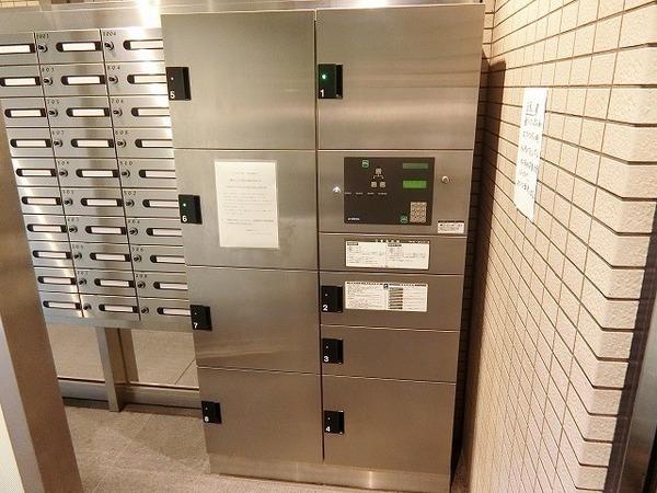 エントランス　荷物の受け取りに便利な宅配ＢＯＸ！