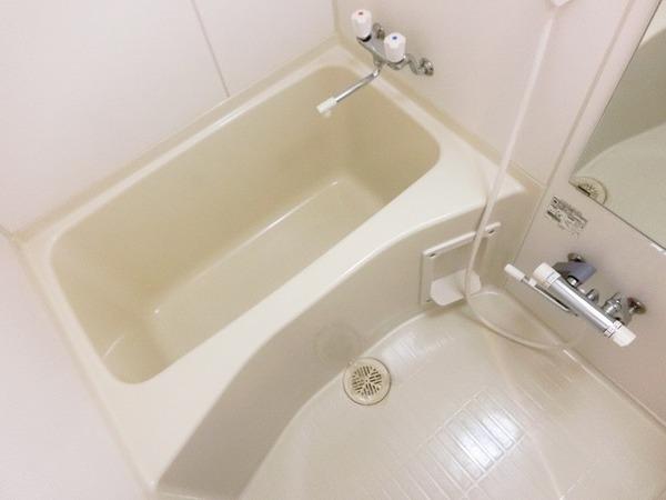 バス・シャワールーム　キレイにリフォームされています！