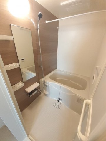 バス・シャワールーム　落ち着いた空間のお風呂です