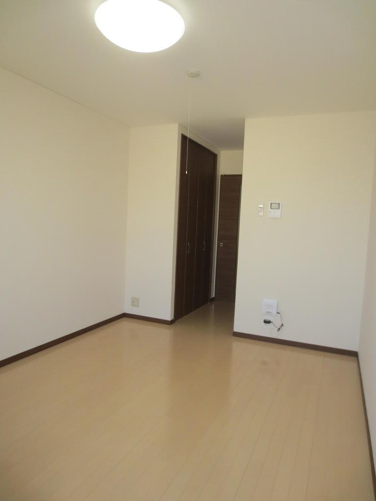 居室・リビング　令和８年３月新築！ネット無料、エコキュート設置、独立洗面台付