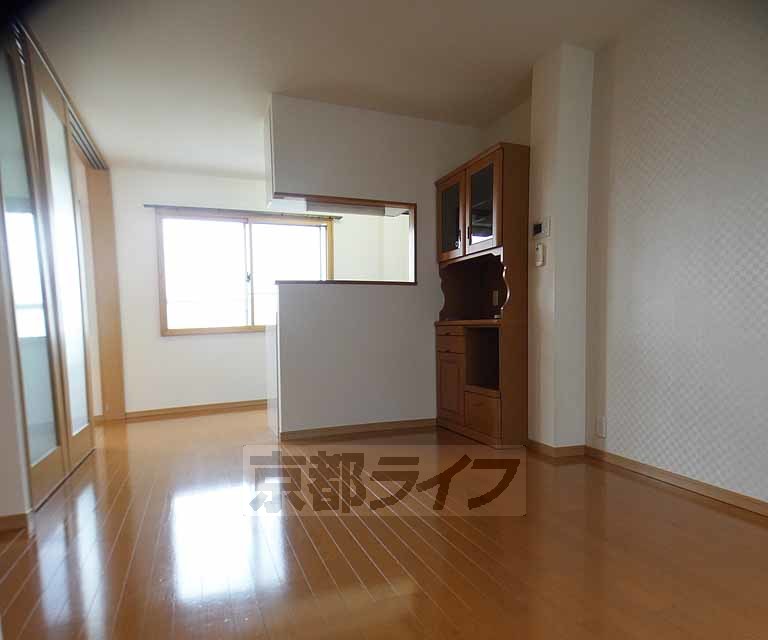 居室・リビング　落ち着いた雰囲気のお部屋です