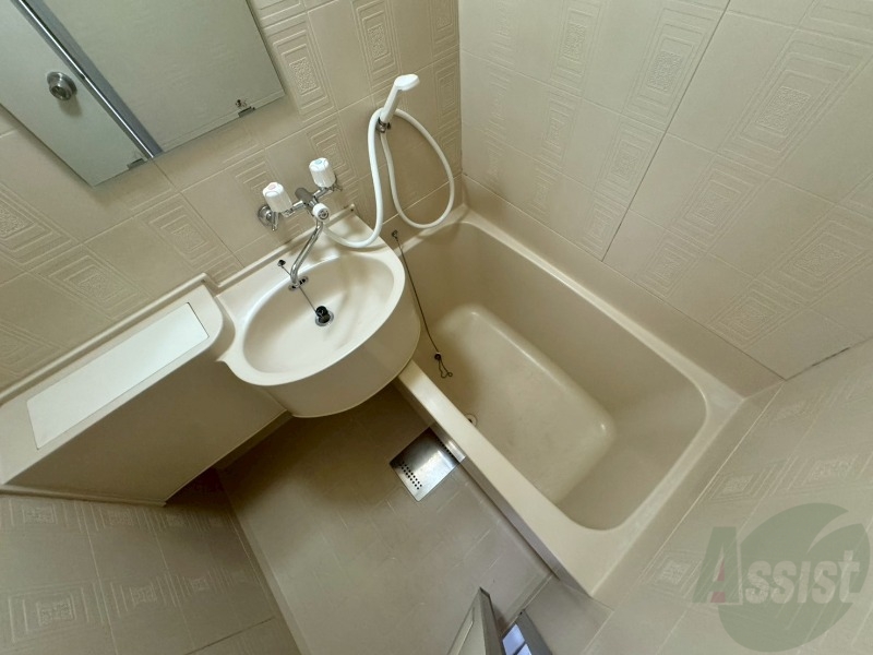 バス・シャワールーム　ユニットバスです。疲れを癒すのに欠かせませんね！