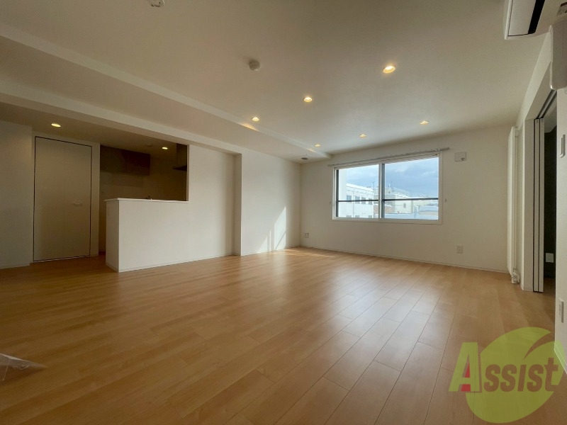 居室・リビング　広々としたリビングですね。使い勝手がよさそうですね！