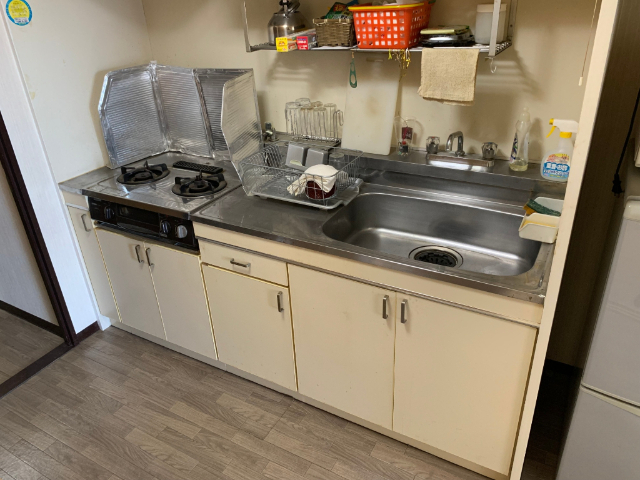 キッチン　２口コンロ付のシステムキッチンです。