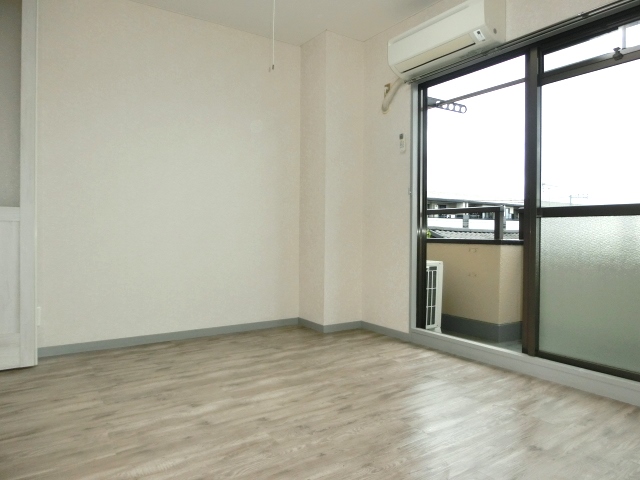 その他部屋・スペース　日当りのよい寝室スペース。