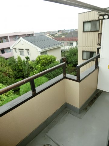 バルコニー　広めのゆったりバルコニー。