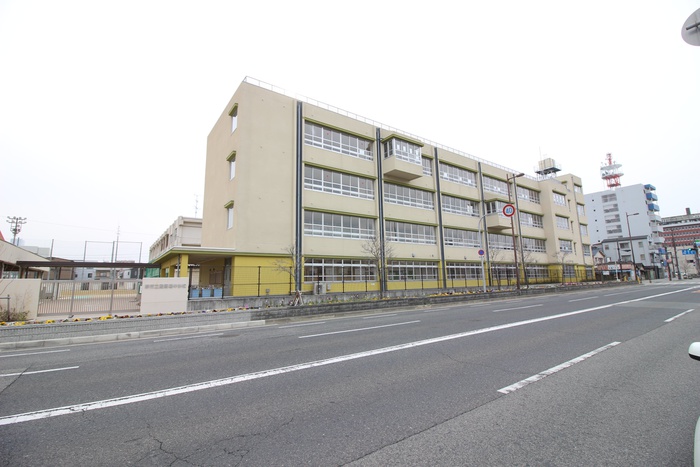 中学校　堺市立殿馬場中学校（中学校）まで120m