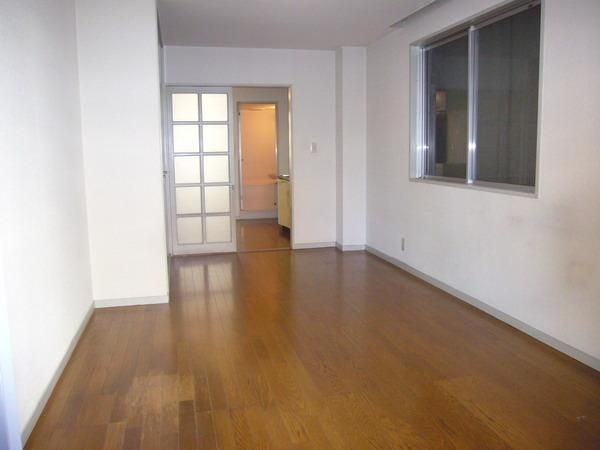 居室・リビング　２面採光角部屋