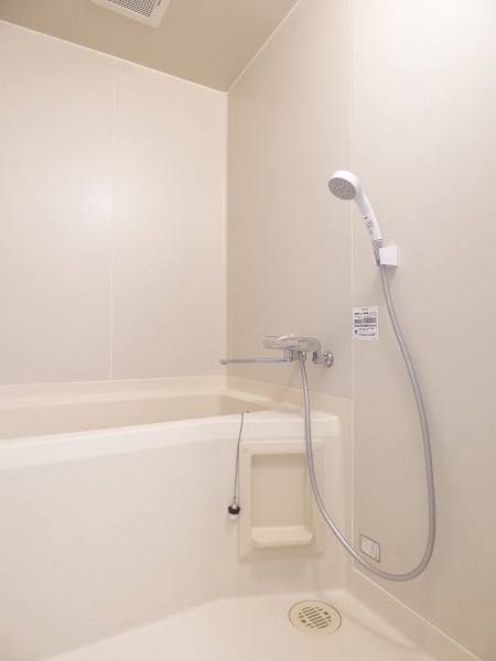 バス・シャワールーム　清潔感のあるバスルーム