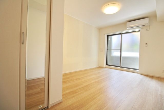 居室・リビング　同施工会社同タイプ　の別建物写真になります。