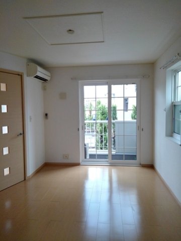 居室・リビング　こちらのリビングで趣味の時間をお楽しみください