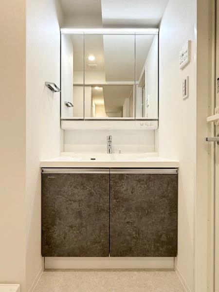 洗面設備　コンパクトで使いやすい洗面所