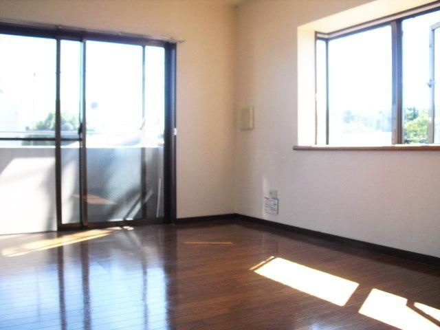 居室・リビング　日当たり良好ですよ☆