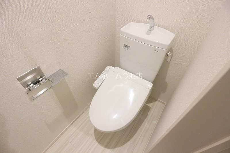 トイレ　温水洗浄便座付トイレ