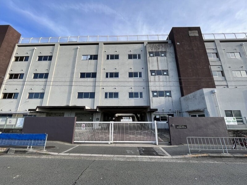 中学校　池田市立北豊島中学校（中学校）まで406m