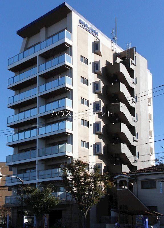 建物外観　鉄筋コンクリート造9階建てのマンションです。