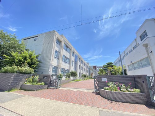 中学校　城山中学校（中学校）まで822m