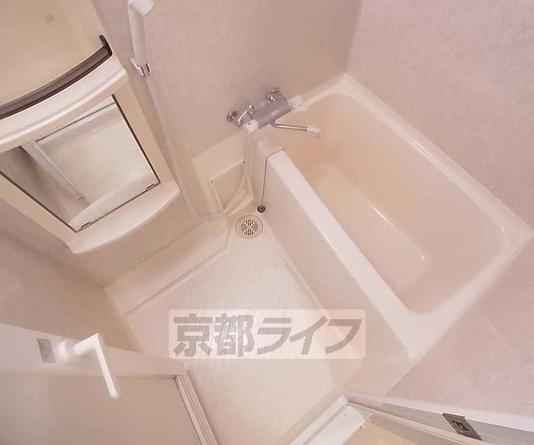 バス・シャワールーム　ゆったりセパレートの浴室、浴室乾燥機付です。