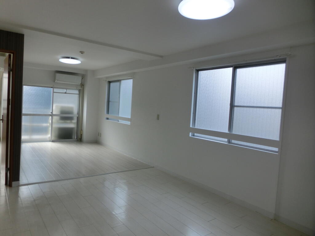 居室・リビング　最上階角部屋です