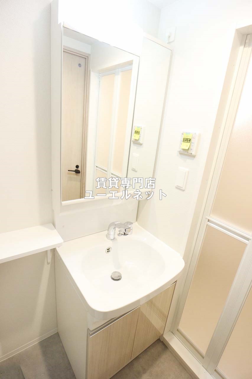 洗面設備　清潔感ある独立洗面台で毎日気持ちよく♪