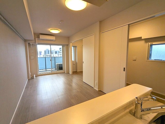 居室・リビング　インターネット無料、リビングに床暖房・エアコン・照明・ピクチ