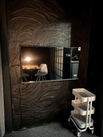 その他部屋・スペース　40インチテレビ、キャスター付きラック