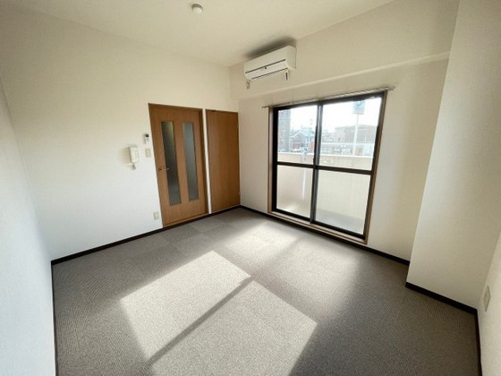 居室・リビング　※別号室の写真です