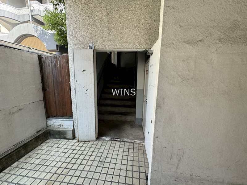 エントランス　別部屋参考写真です