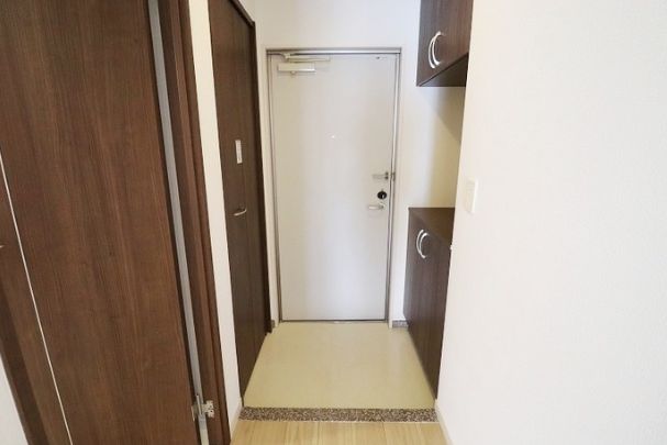 玄関　※別号室の写真。現状優先。
