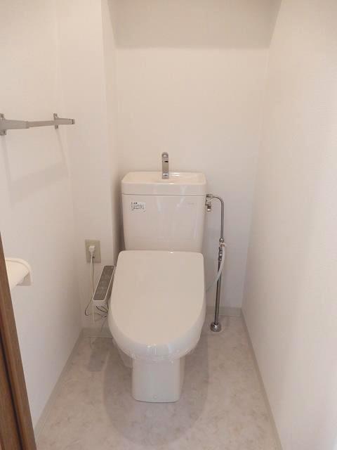 トイレ　温水洗浄便座