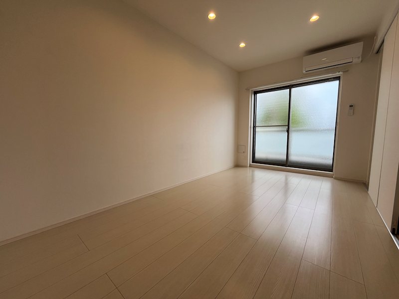 居室・リビング　同建物別部屋の写真となります。