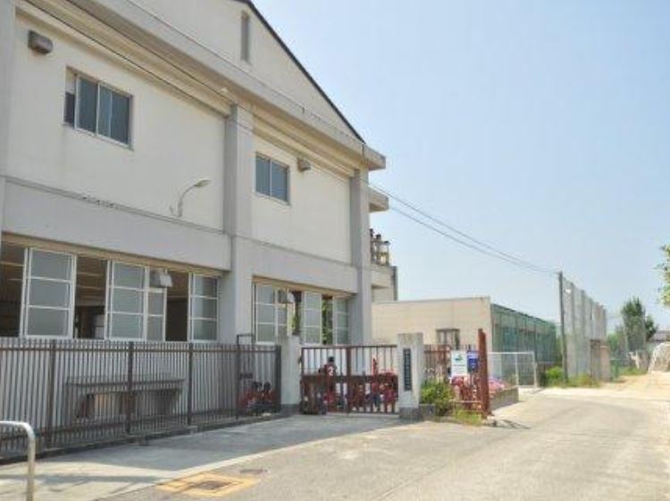 中学校　岸和田市立山直中学校（中学校）まで419m