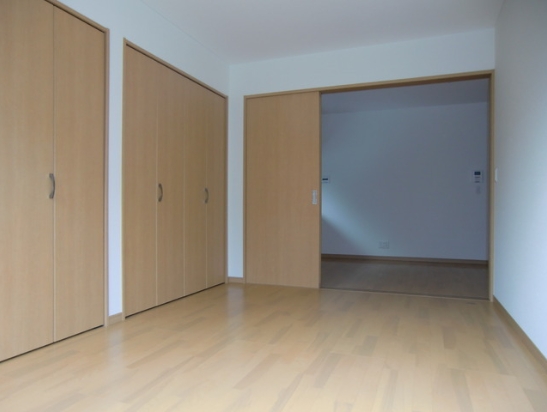 居室・リビング　同建物内参考写真