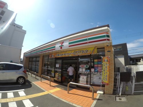 コンビニ　セブンイレブン 吹田泉町2丁目店（コンビニ）まで386m