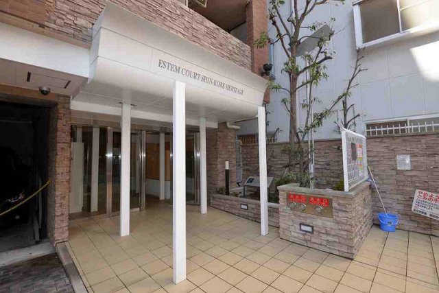 エントランス　落ち着いたエントランスです