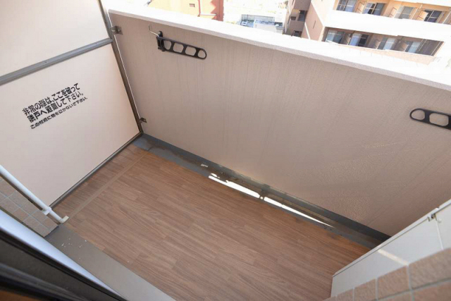 バルコニー　暖かな日差しのふりそそぐバルコニー