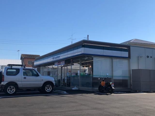 コンビニ　ファミリーマート（コンビニ）まで90m