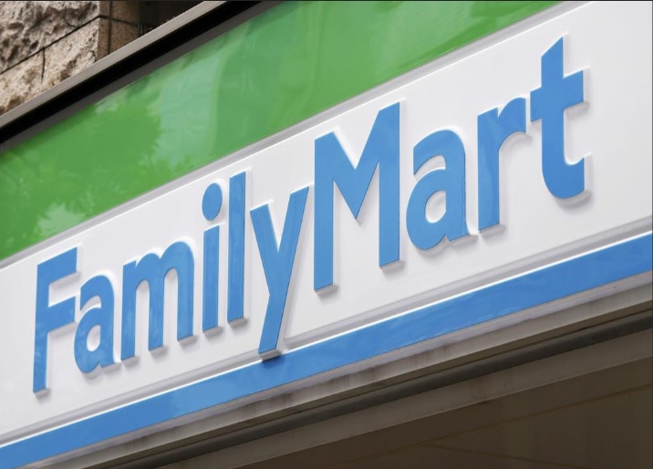 コンビニ　ファミリーマート町田駅南口店（コンビニ）まで141m