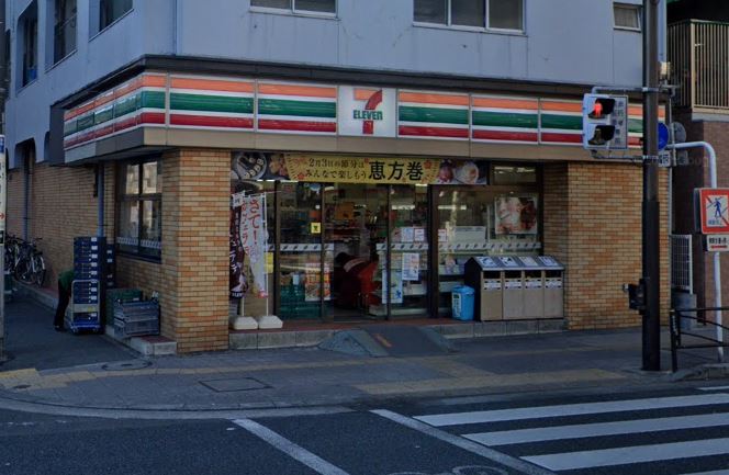 コンビニ　セブンイレブン横須賀米が浜店（コンビニ）まで212m