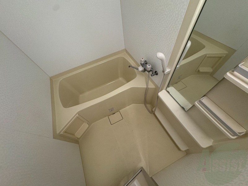 バス・シャワールーム　お風呂になります。一日の疲れを癒してくださいね。