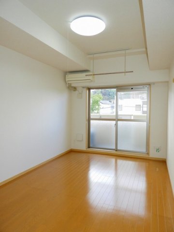 居室・リビング　ゆったり過ごせる居間です