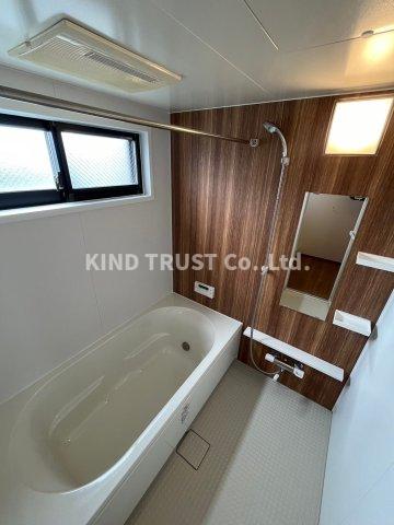 バス・シャワールーム　コンパクトで使いやすいお風呂です