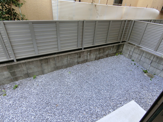 バルコニー　１階は専用庭付き