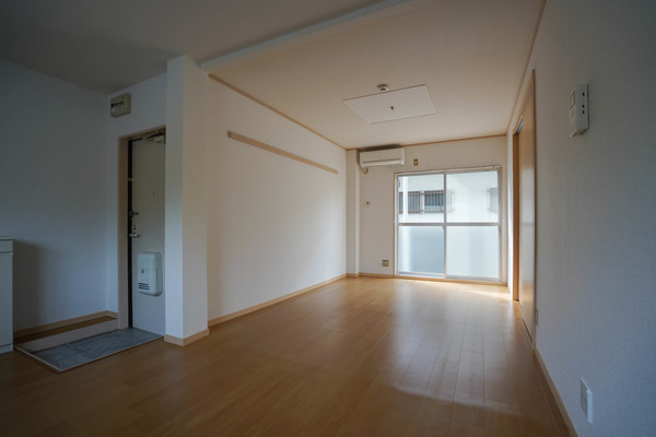 居室・リビング　同じ建物の別なお部屋