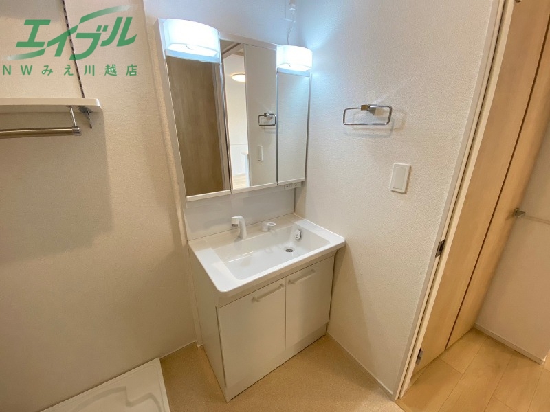 洗面設備　別部屋反転画像