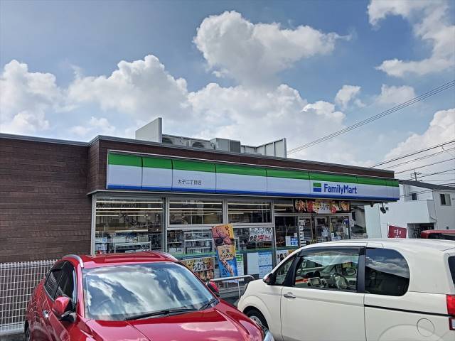 コンビニ　ファミリーマート太子二丁目店（コンビニ）まで509m