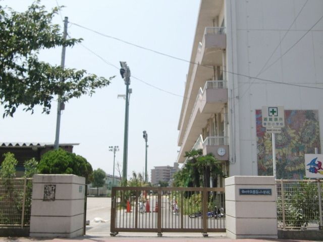 小学校　曽谷小学校（小学校）まで600m